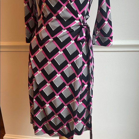 Diane von Furstenberg New Julian Two silk wrap dress pink diamond print size 6 - Picture 3 of 10